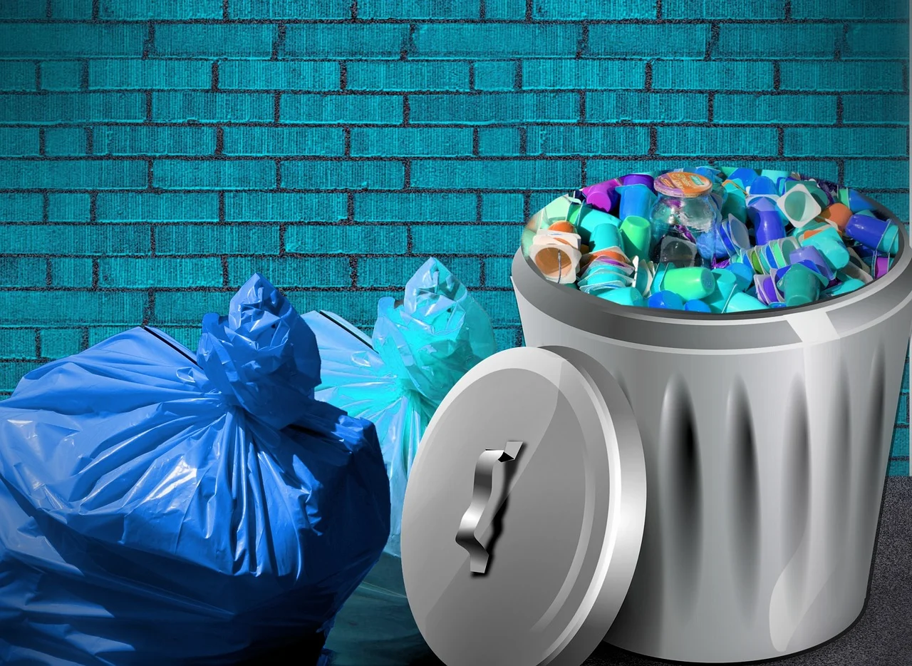 How can poor business waste management negatively affect your customers and the public?